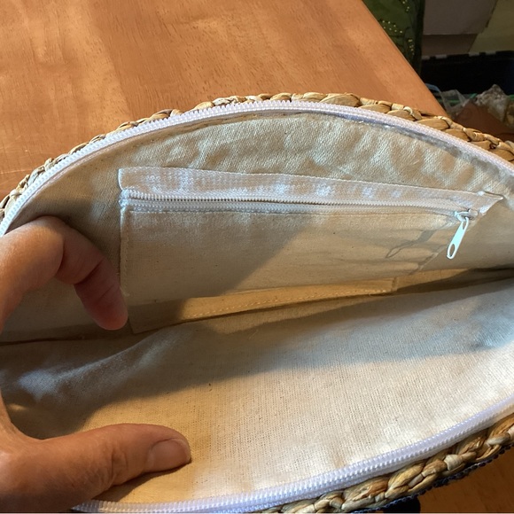 Straw Clutch - Picture 3 of 3